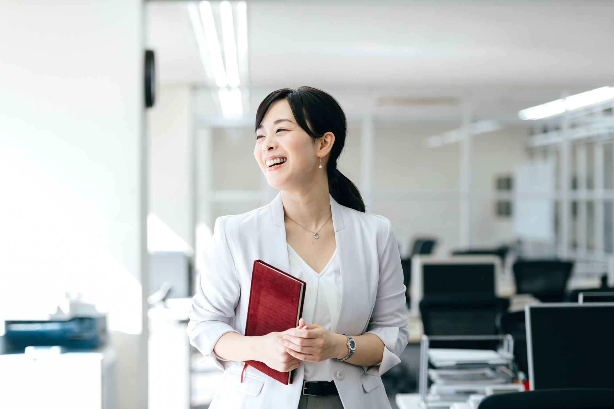 笑顔の女性